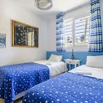 A&n Beachside Terrace Living *