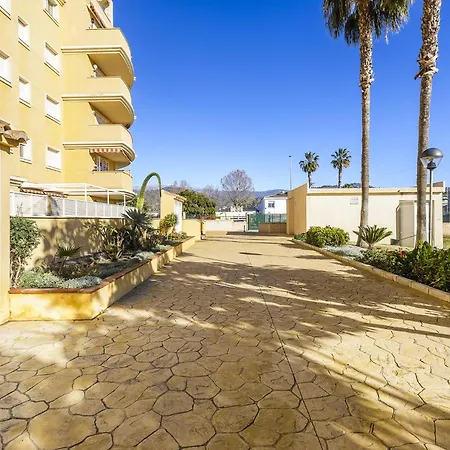A&n Beachside Terrace Living Apartman